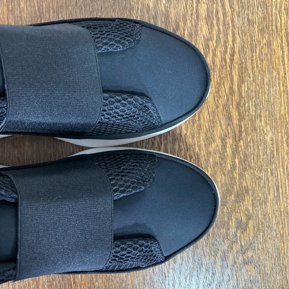 UGG Women's Libu Lite Sneaker Women’s Size 6.5 Black Suede/Mesh - Picture 5 of 10